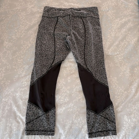 Lululemon Crop Leggings - Picture 3 of 7